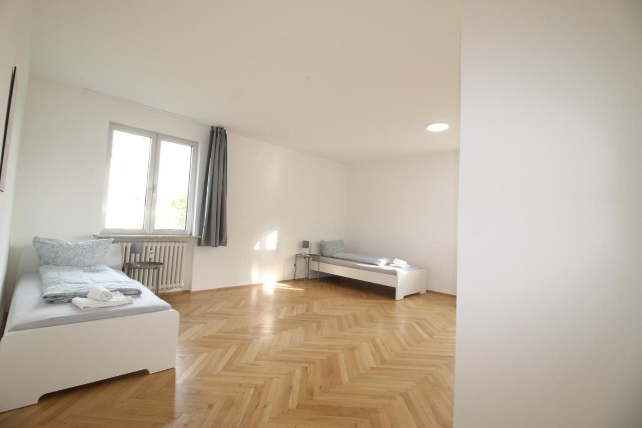 Apartmenthaus Kitzingen - Grosszuegige Wohnungen Fuer Je 6 Personen Mit Balkon エクステリア 写真