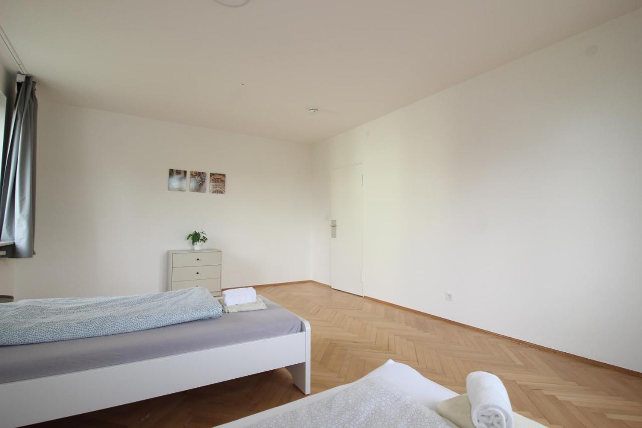 Apartmenthaus Kitzingen - Grosszuegige Wohnungen Fuer Je 6 Personen Mit Balkon エクステリア 写真