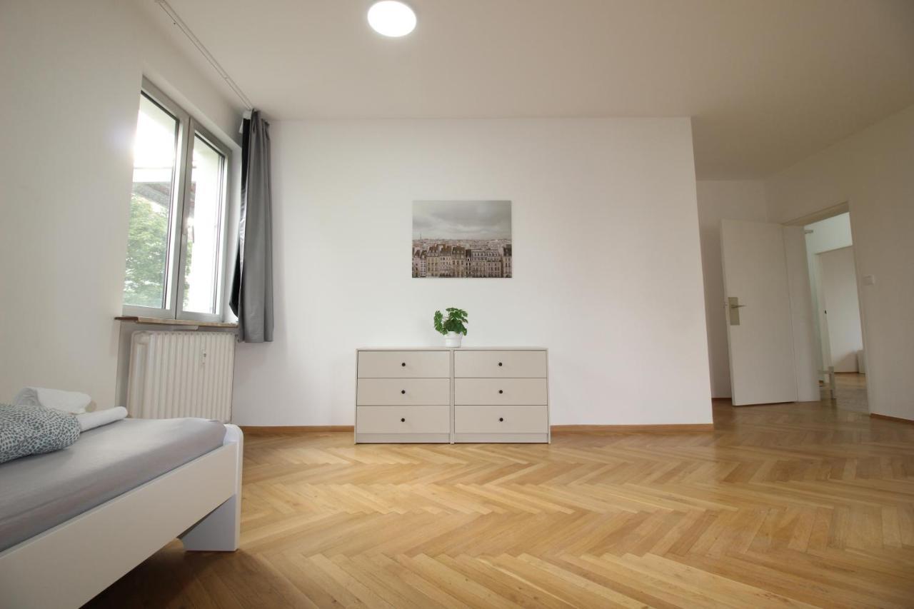Apartmenthaus Kitzingen - Grosszuegige Wohnungen Fuer Je 6 Personen Mit Balkon エクステリア 写真