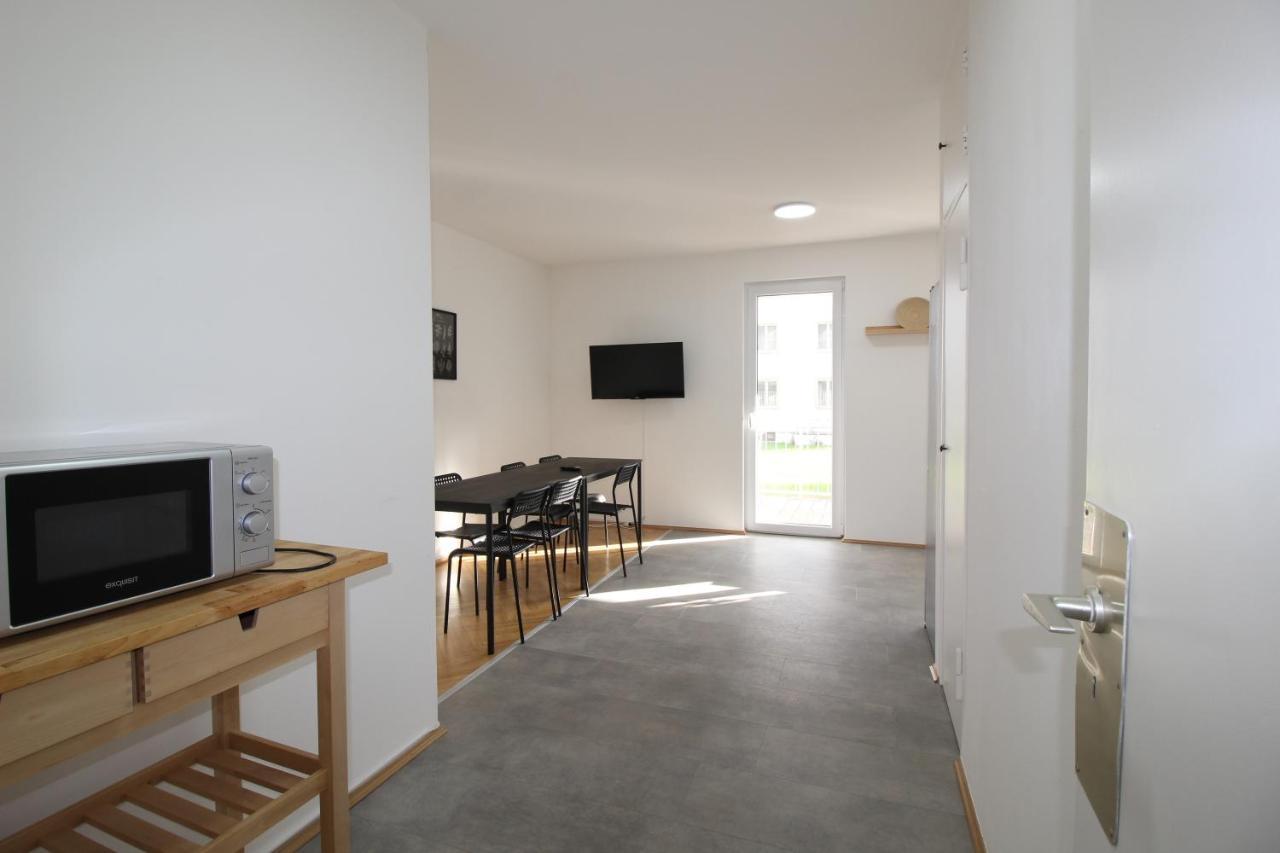 Apartmenthaus Kitzingen - Grosszuegige Wohnungen Fuer Je 6 Personen Mit Balkon エクステリア 写真