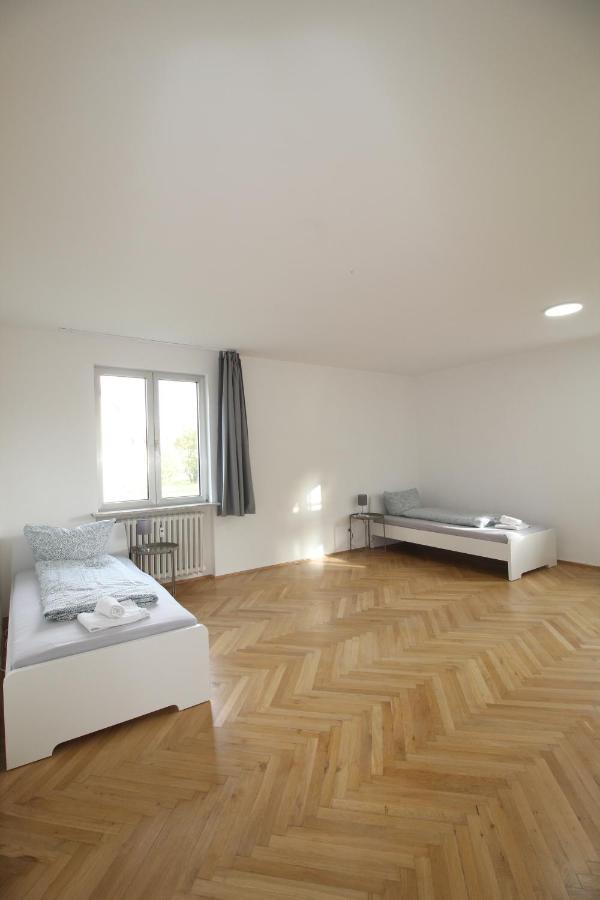 Apartmenthaus Kitzingen - Grosszuegige Wohnungen Fuer Je 6 Personen Mit Balkon エクステリア 写真