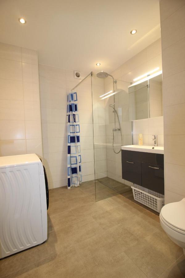 Apartmenthaus Kitzingen - Grosszuegige Wohnungen Fuer Je 6 Personen Mit Balkon エクステリア 写真