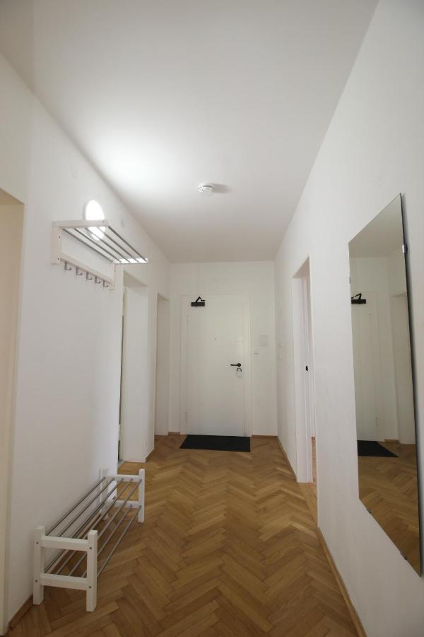 Apartmenthaus Kitzingen - Grosszuegige Wohnungen Fuer Je 6 Personen Mit Balkon エクステリア 写真